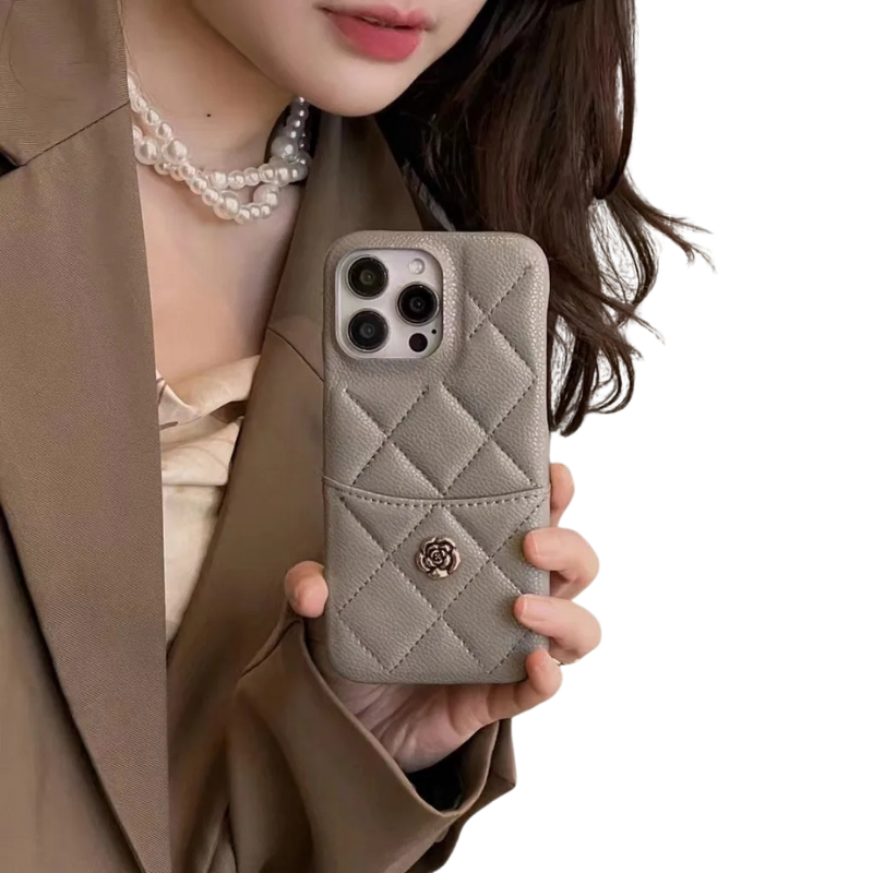 【キルティングローズポケット】レザーバッグ風×ローズボタン スマホケース|iPhone対応 #250331