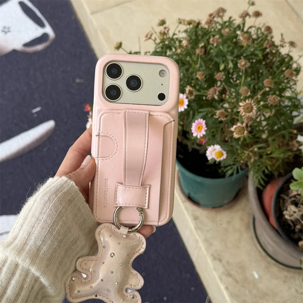 【ベアチャーム】 iPhoneケース ハンドベルト付き カードホルダー|淡色レザー調 #260007