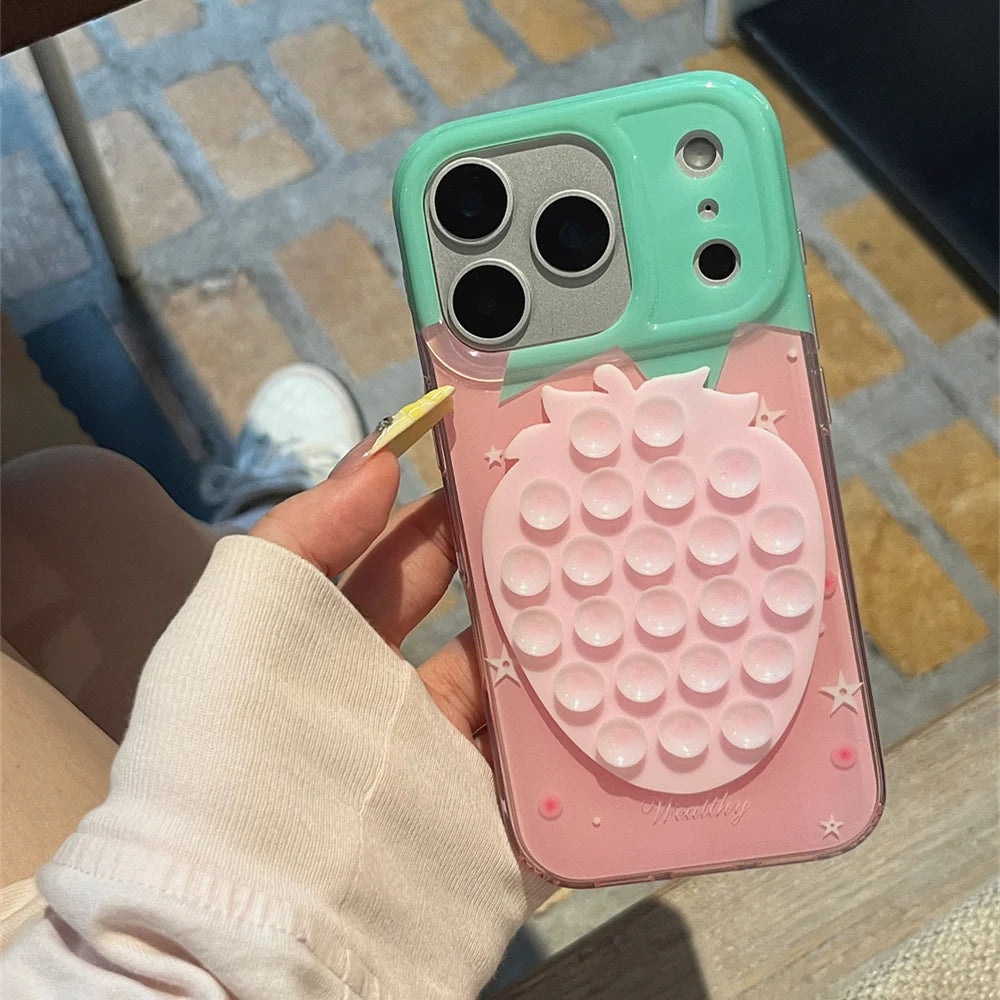 【ぷちぷち吸盤プッシュ】ストロベリー いちごデザイン×プッシュポップ スマホケース|iPhone対応 #250313