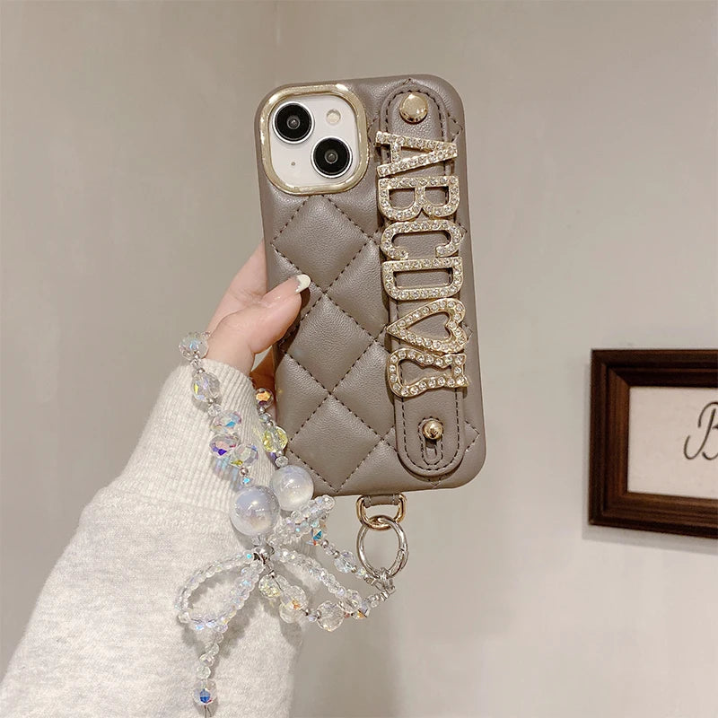 【カスタムNAMEシリーズ】名前入り キルティング ビジュー ストラップ付きスマホケース|iPhone対応