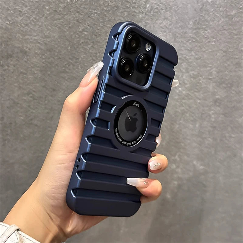 【アルミ調デザイン】メタル スーツケースデザイン 耐衝撃 スマホケース|iPhone対応 #250414