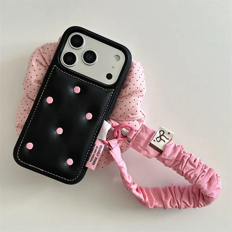 【ドットレザー】ピンク 水玉 ステッチ × ブラックレザー スマホケース|iPhone対応 #250125