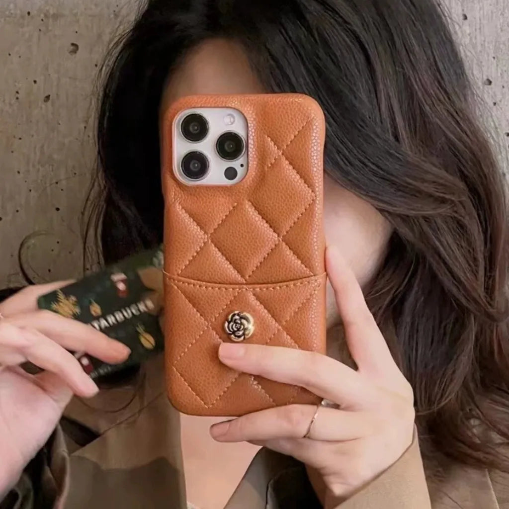 【キルティングローズポケット】レザーバッグ風×ローズボタン スマホケース|iPhone対応 #250331