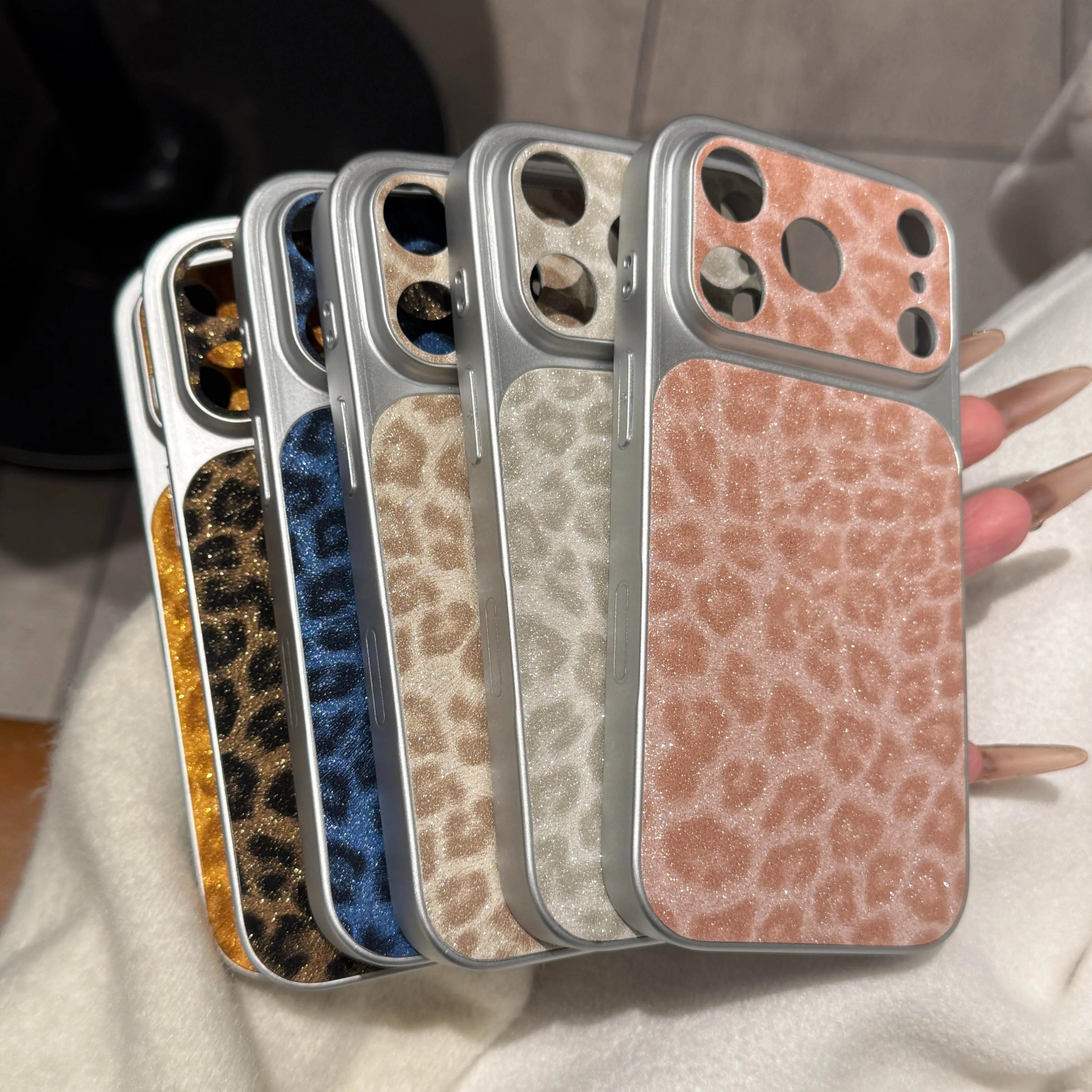レオパード ヒョウ柄 上品グリッター iPhoneケース｜シルバーフレーム