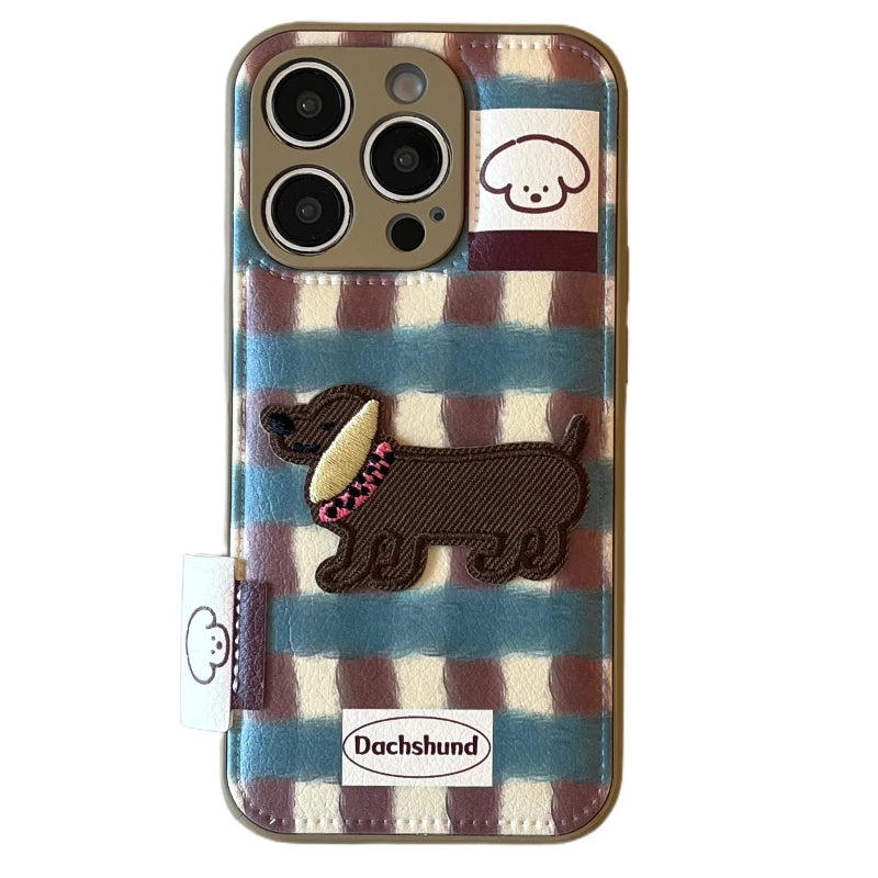 【チェックダックス】刺繍わんこ × レトロチェック エンボス スマホケース|iPhone対応 #250210