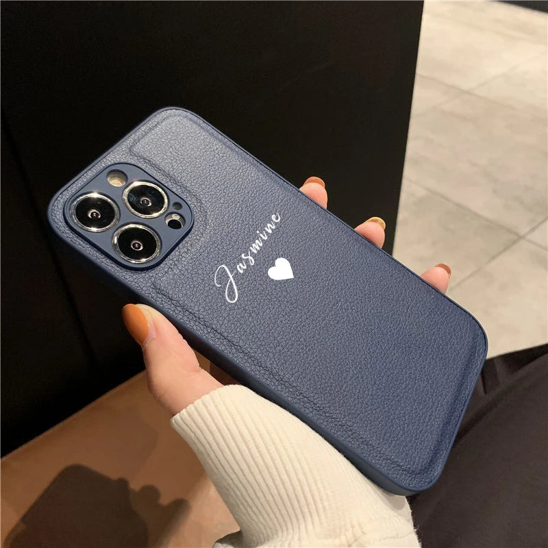 【カスタムシリーズ】ハート付き 名入れOK レザー調 スマホケース|iPhone対応 #250323