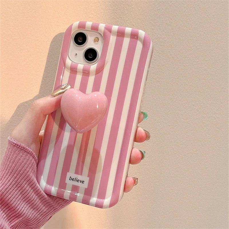 【ストライプシリーズ】ピンクボーダー×立体ハート スマホケース|iPhone対応 #250914