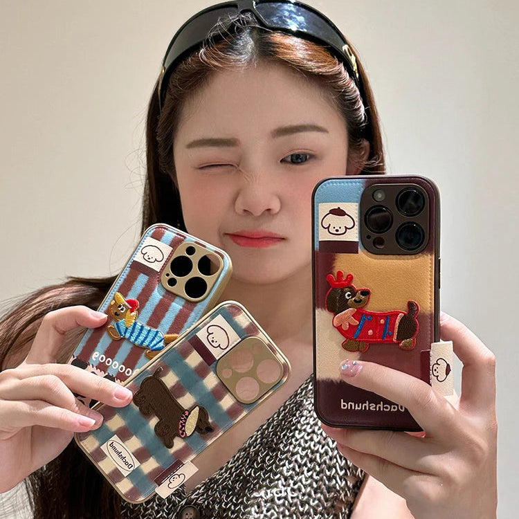 【チェックダックス】刺繍わんこ × レトロチェック エンボス スマホケース|iPhone対応 #250210