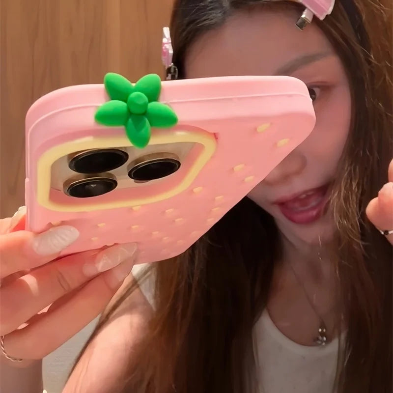 【フルーツシリーズ】いちごデザイン 立体シリコン スマホケース|iPhone対応 #250917