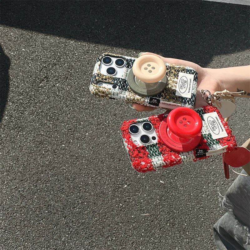 【ツイードカラーボタン】ツイードチェック×ビッグボタン ストラップ付きスマホケース|iPhone対応 #250201