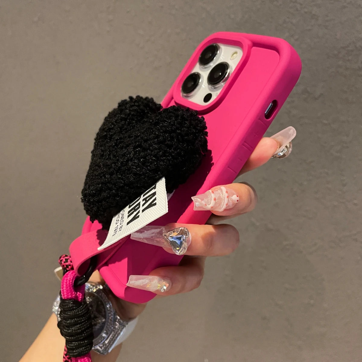 【もこもこハートチャーム】ショルダーストラップ付きスマホケース|iPhone対応 #250809