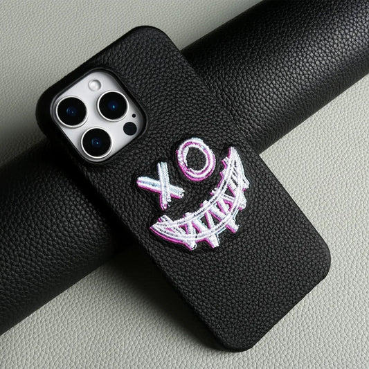 【本革シリーズ】艶なし シボ革 スマイル ステッチ レザーケース|iPhone対応 #240901