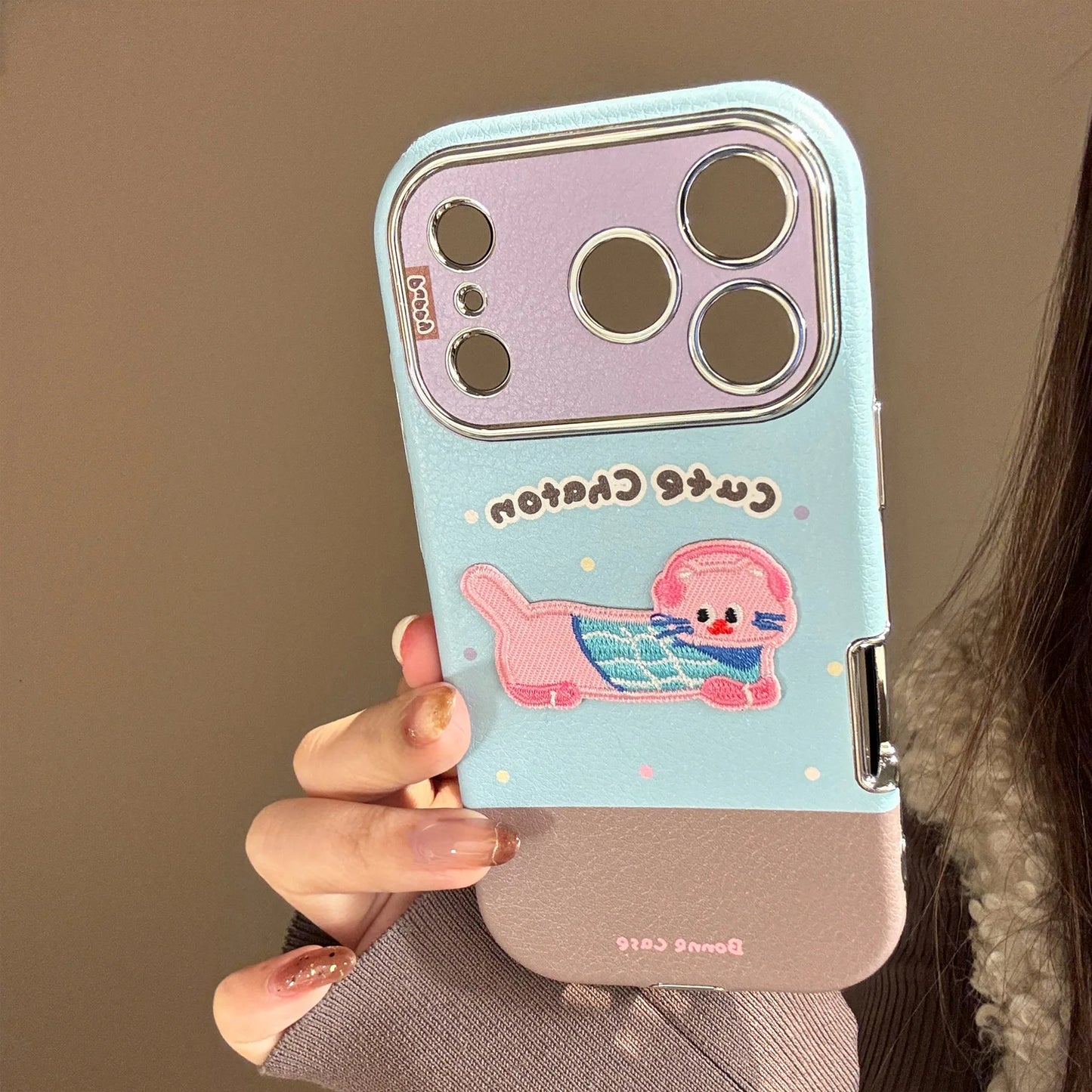 【HAPPYアニマルシリーズ】ヘッドホン わんこ ネコ 刺繍 × ふんわりガーリー ソフトレザー調ケース|iPhone対応 #240826