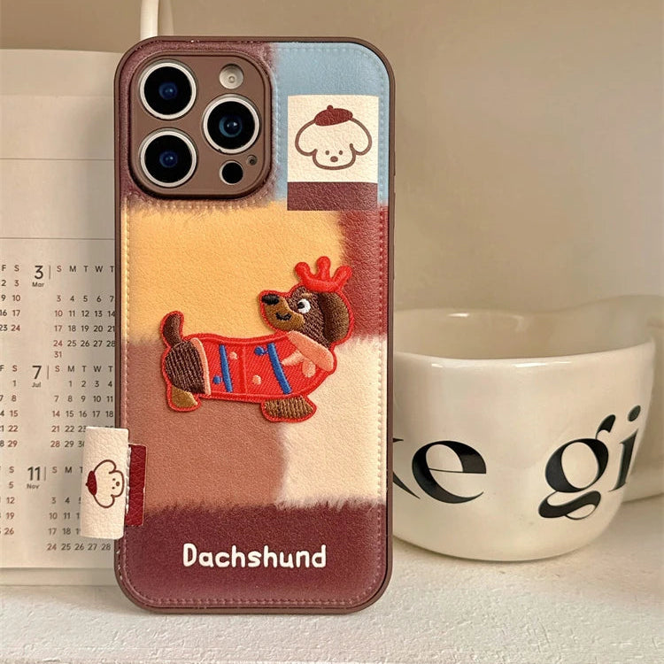 【チェックダックス】刺繍わんこ × レトロチェック エンボス スマホケース|iPhone対応 #250210
