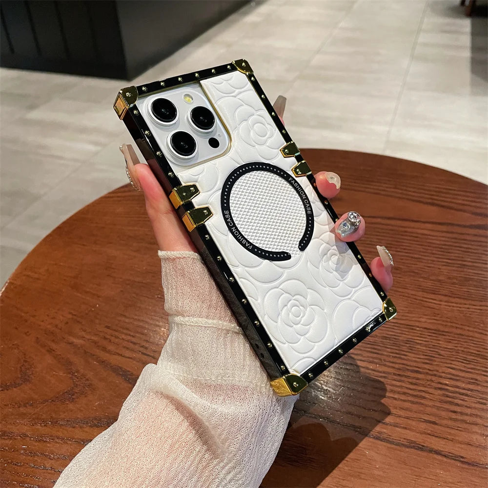 【スクエアシリーズ】キルティングレザー フラワー型押し スタッズスクエアケース|iPhone対応 #250819
