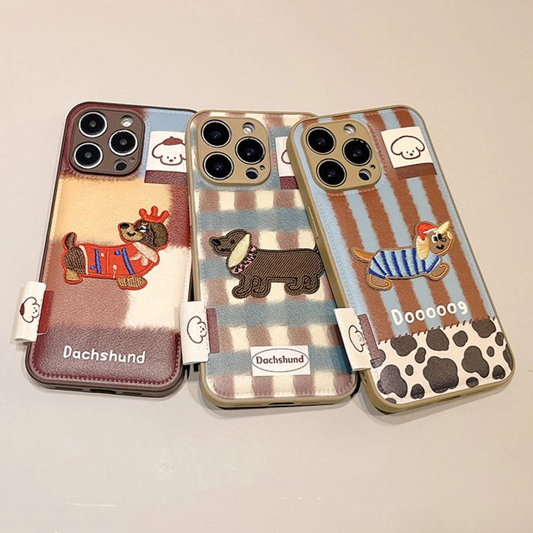 【チェックダックス】刺繍わんこ × レトロチェック エンボス スマホケース|iPhone対応 #250210