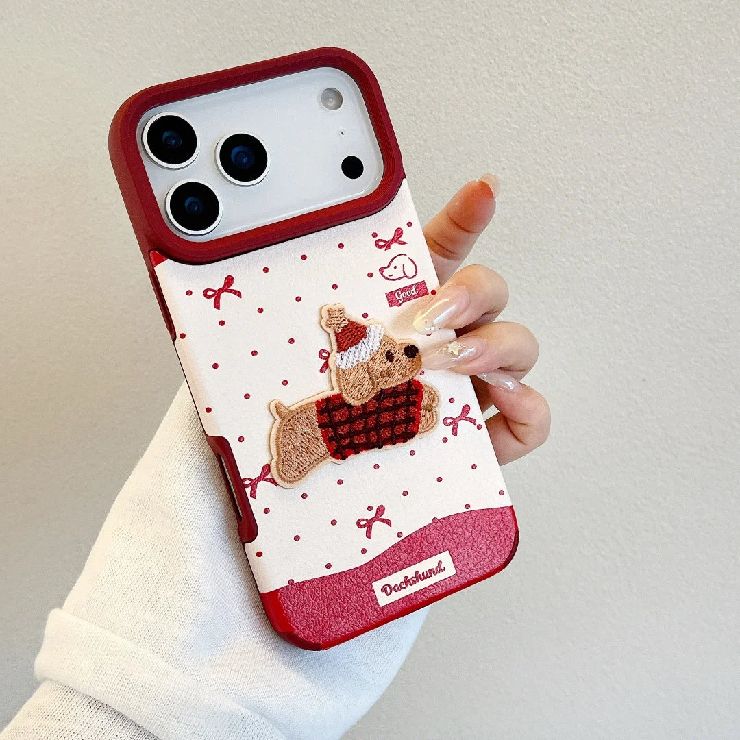 【アニマルシリーズ】 サンタ ダックスフンド 刺繍 × クリスマス デザインケース|iPhone対応 #240906