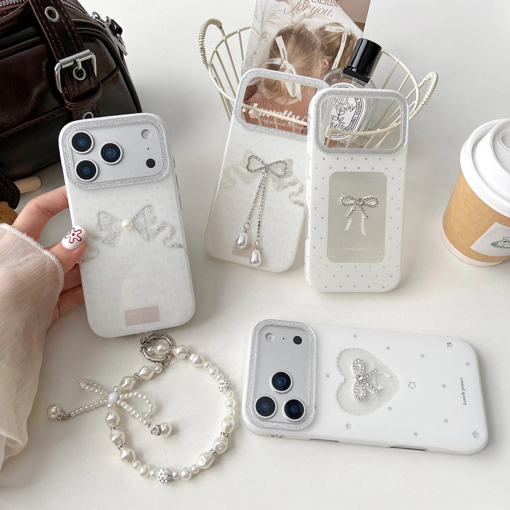 1点のみ❗️新品未使用❤️完売レア❗️パールリボンiPhoneケース ホワイトガーリー】パール リボン ビジュー ハート スマホケース