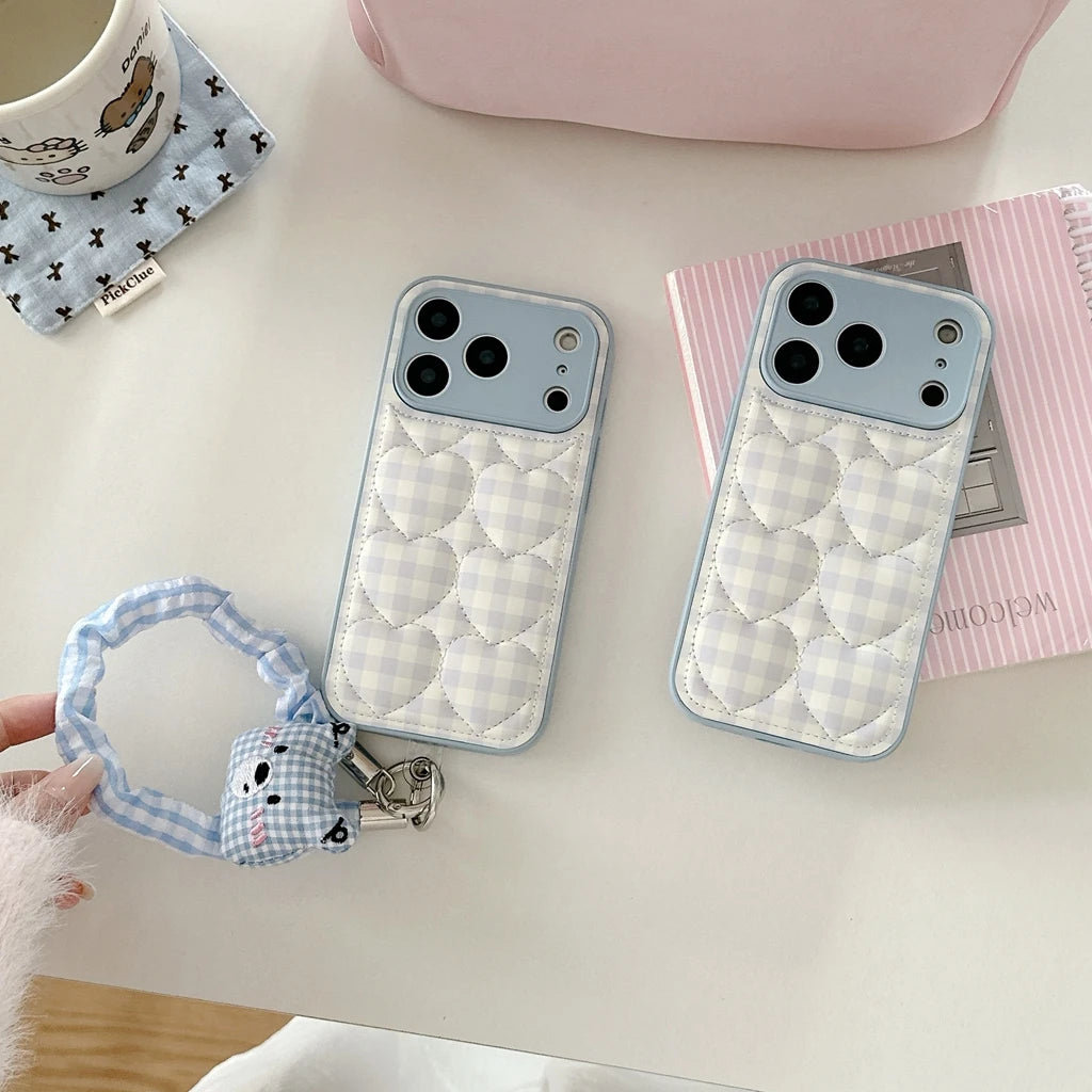 【ハートキルティングチェック】ギンガムハート×パステルブルー くまちゃんチャーム スマホケース|iPhone対応 #250329
