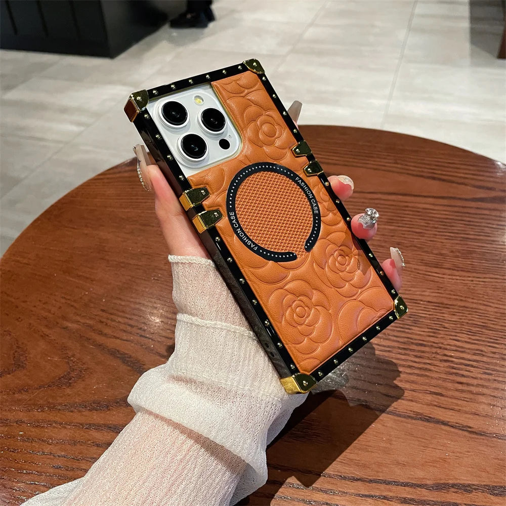 【スクエアシリーズ】キルティングレザー フラワー型押し スタッズスクエアケース|iPhone対応 #250819