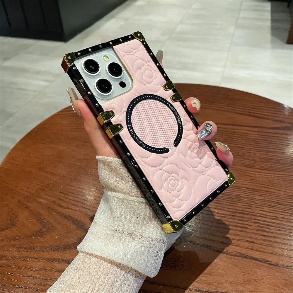【スクエアシリーズ】キルティングレザー フラワー型押し スタッズスクエアケース|iPhone対応 #250819
