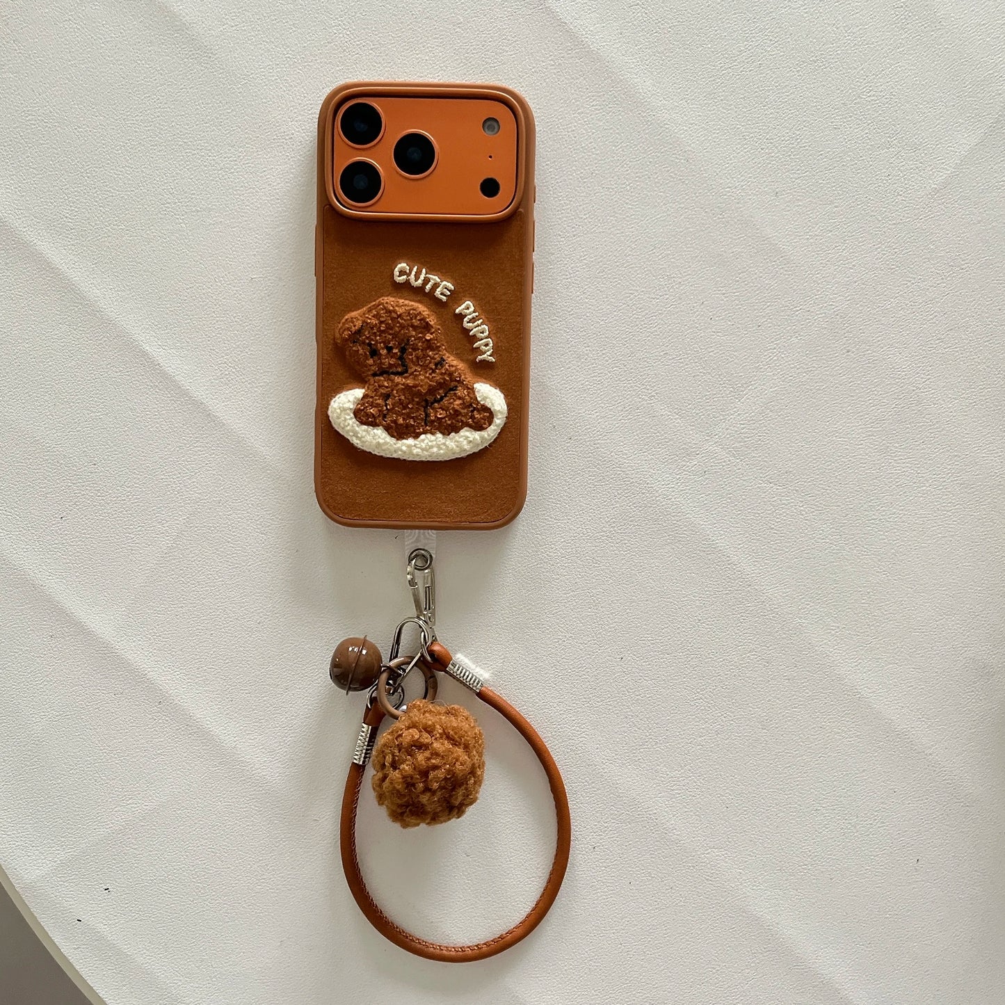 【トイプー&ダックス】立体刺繍Dog × ストラップ付き スマホケース|iPhone対応 #240810