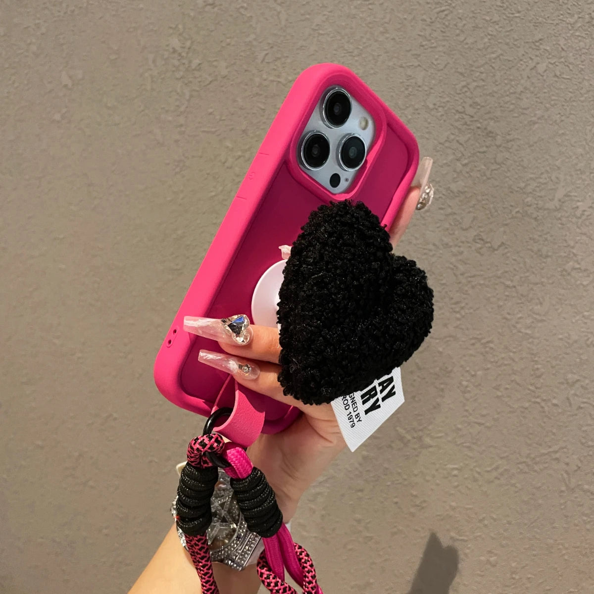 【もこもこハートチャーム】ショルダーストラップ付きスマホケース|iPhone対応 #250809