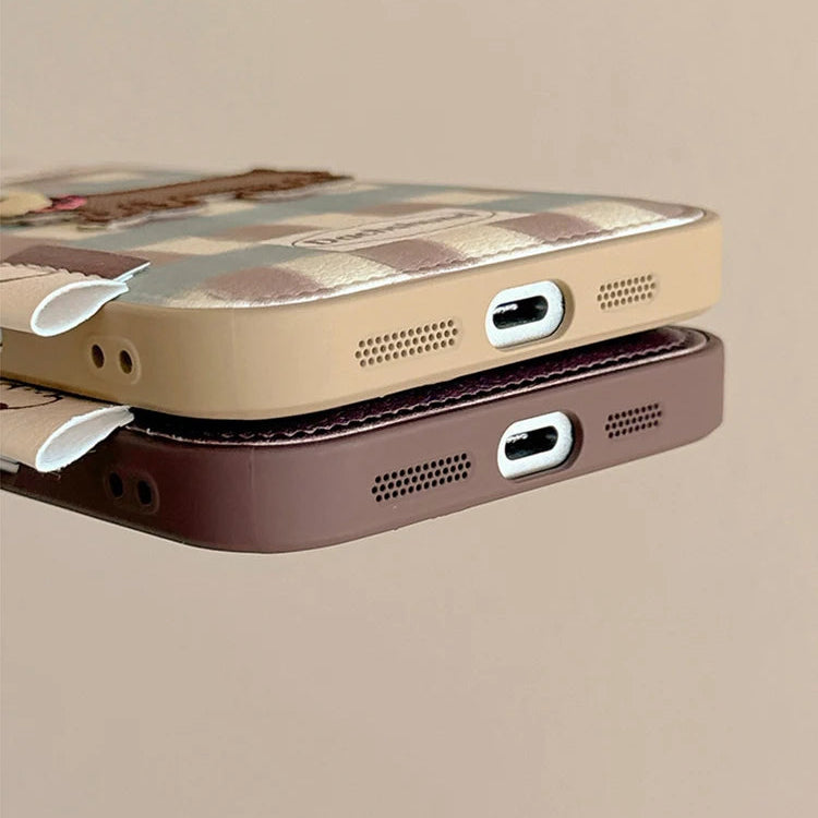 【チェックダックス】刺繍わんこ × レトロチェック エンボス スマホケース|iPhone対応 #250210