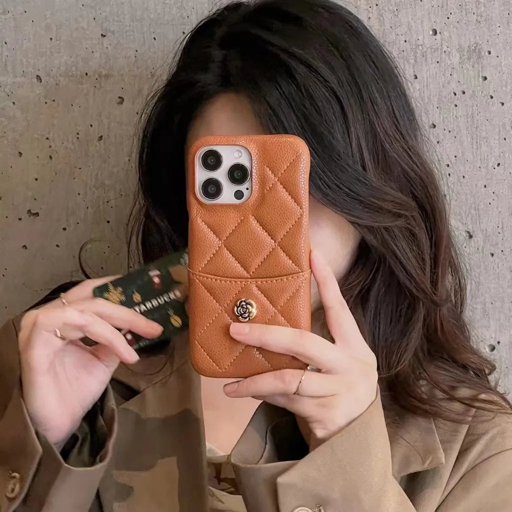 【キルティングローズポケット】レザーバッグ風×ローズボタン スマホケース|iPhone対応 #250331