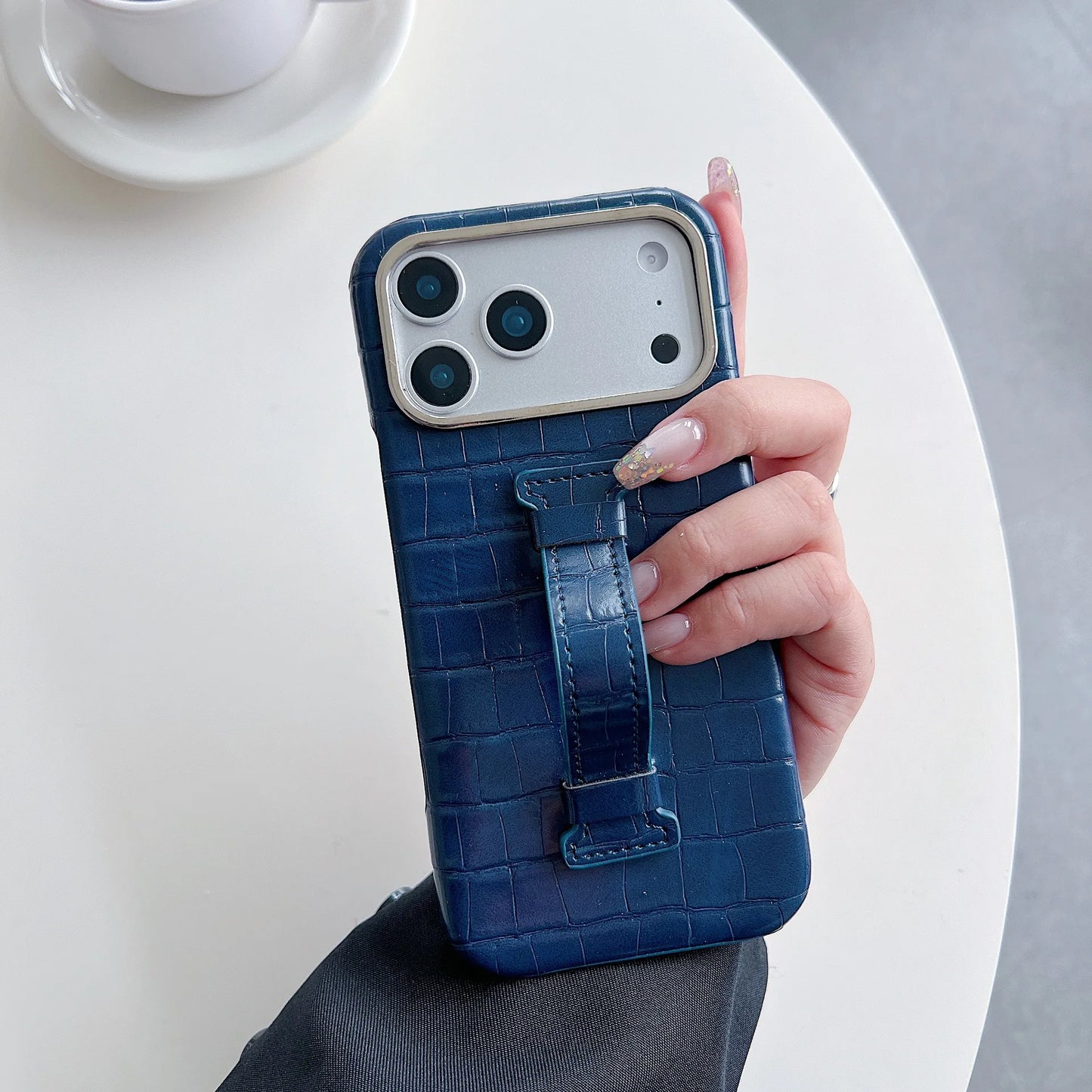【クロコ調レザー】スリム ハンドベルト付 スマホケース|iPhone対応 #240921