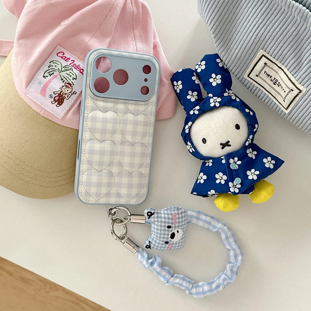 【ハートキルティングチェック】ギンガムハート×パステルブルー くまちゃんチャーム スマホケース|iPhone対応 #250329