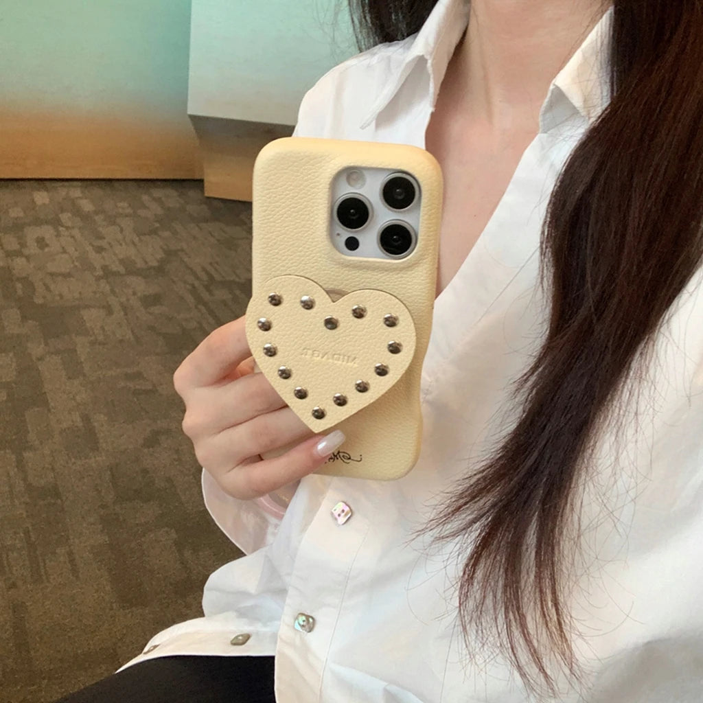 【スタッズハートスタンド】レザー デニム ハート×シルバースタッズ スマホケース|iPhone対応 #250327