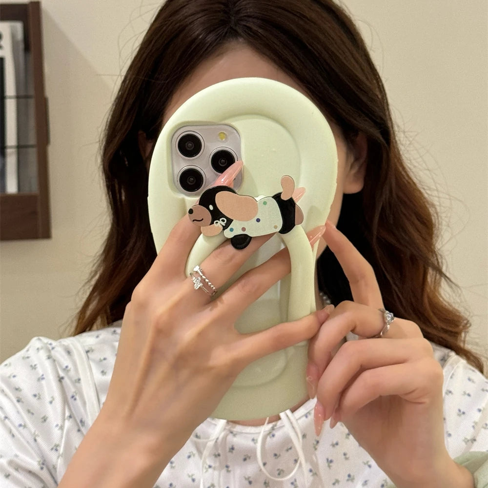 【わんこサンダル風デザイン】ゆるかわ立体 ビーサン スマホケース|iPhone対応 #250722