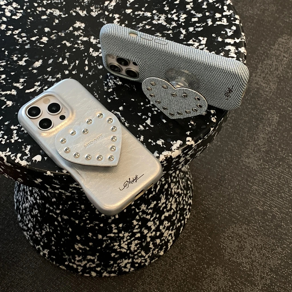 【スタッズハートスタンド】レザー デニム ハート×シルバースタッズ スマホケース|iPhone対応 #250327