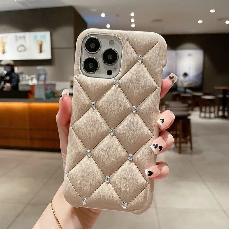 【キルティングシリーズ】スタッズ付き ダイヤステッチ 高級感レザー調 スマホケース|iPhone対応 #251110