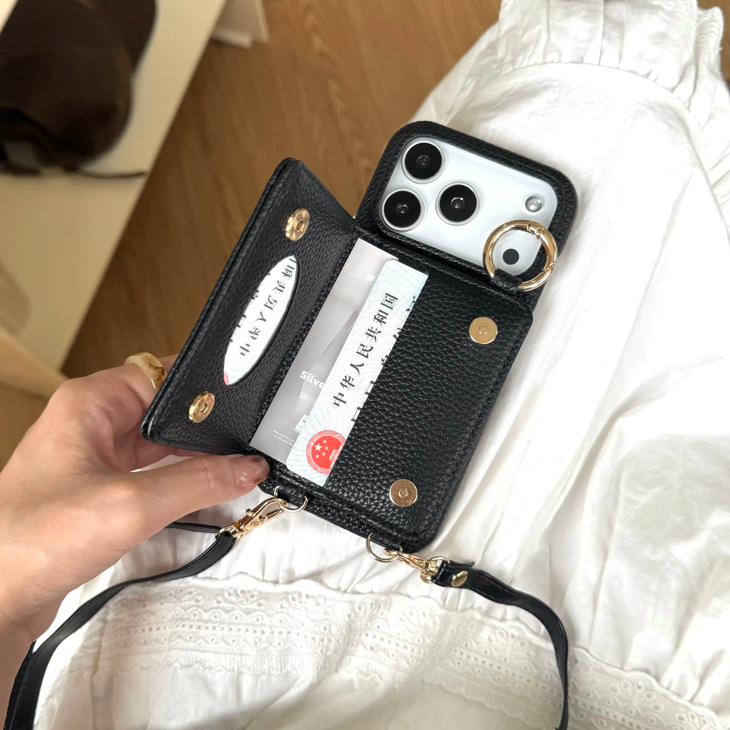 【ベアポケットレザー】くまエンボス × カード収納付き ショルダースマホケース|iPhone対応 #250208