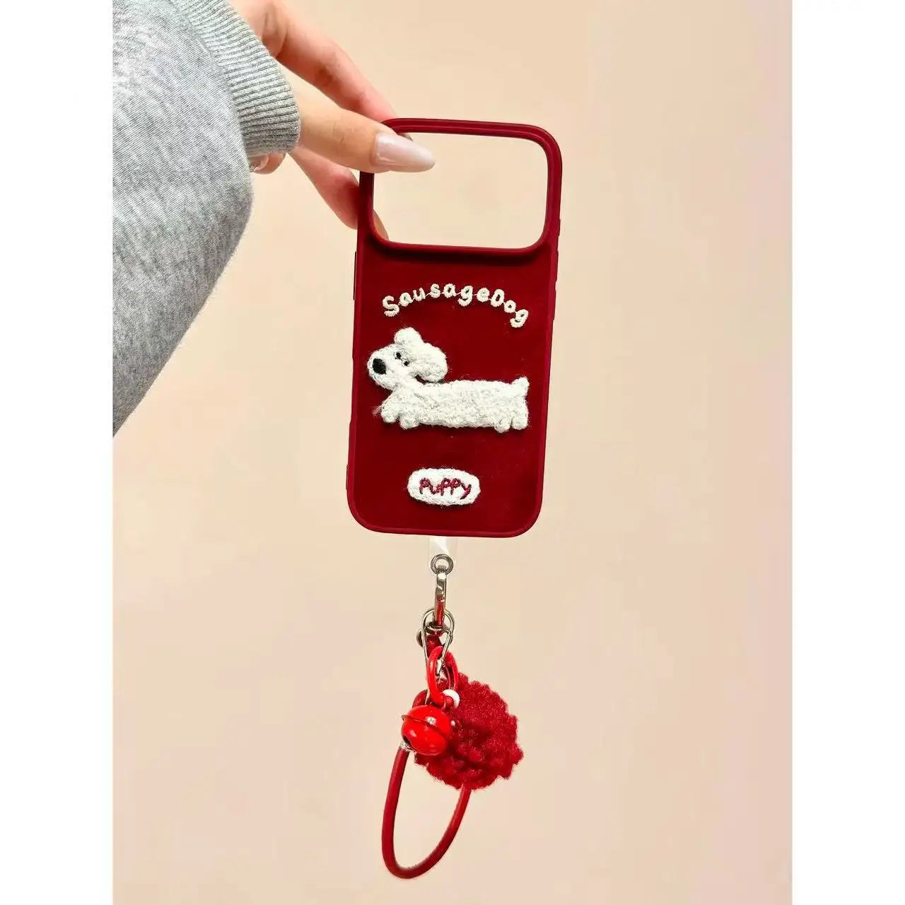 【アニマルシリーズ】もこもこドッグ スマホケース|立体わんこ刺繍×ポンポンチャーム付き|iPhone対応 #241209