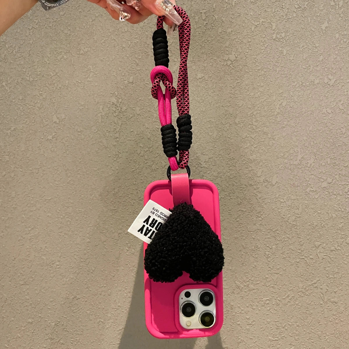 【もこもこハートチャーム】ショルダーストラップ付きスマホケース|iPhone対応 #250809