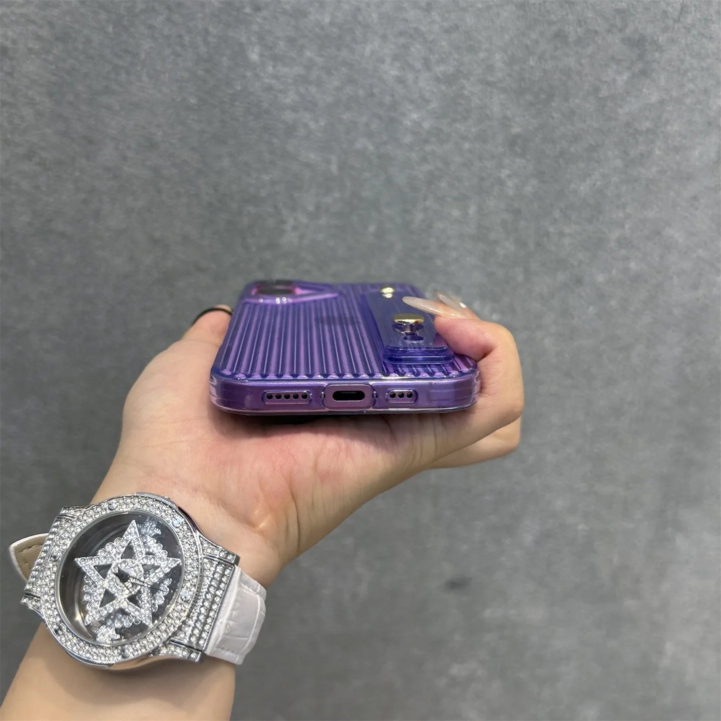 【ネオンシリーズ】イエローライン ハンドル付き 半透明 クリアスマホケース|iPhone対応 #251013