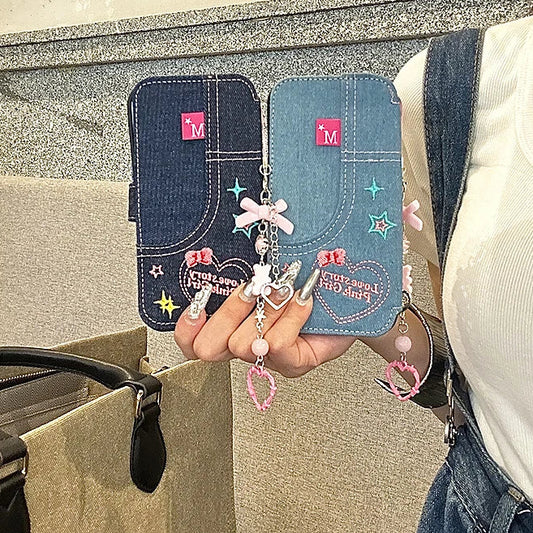 【ブックスタイル】デニム 刺繍デザイン チャーム付き 手帳型 iPhoneケース #240203