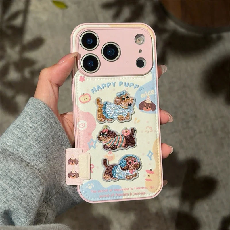 【HAPPY PUPPY】ふわもこ3匹わんこ × 立体刺繍 ガーリースマホケース|iPhone対応 #240821