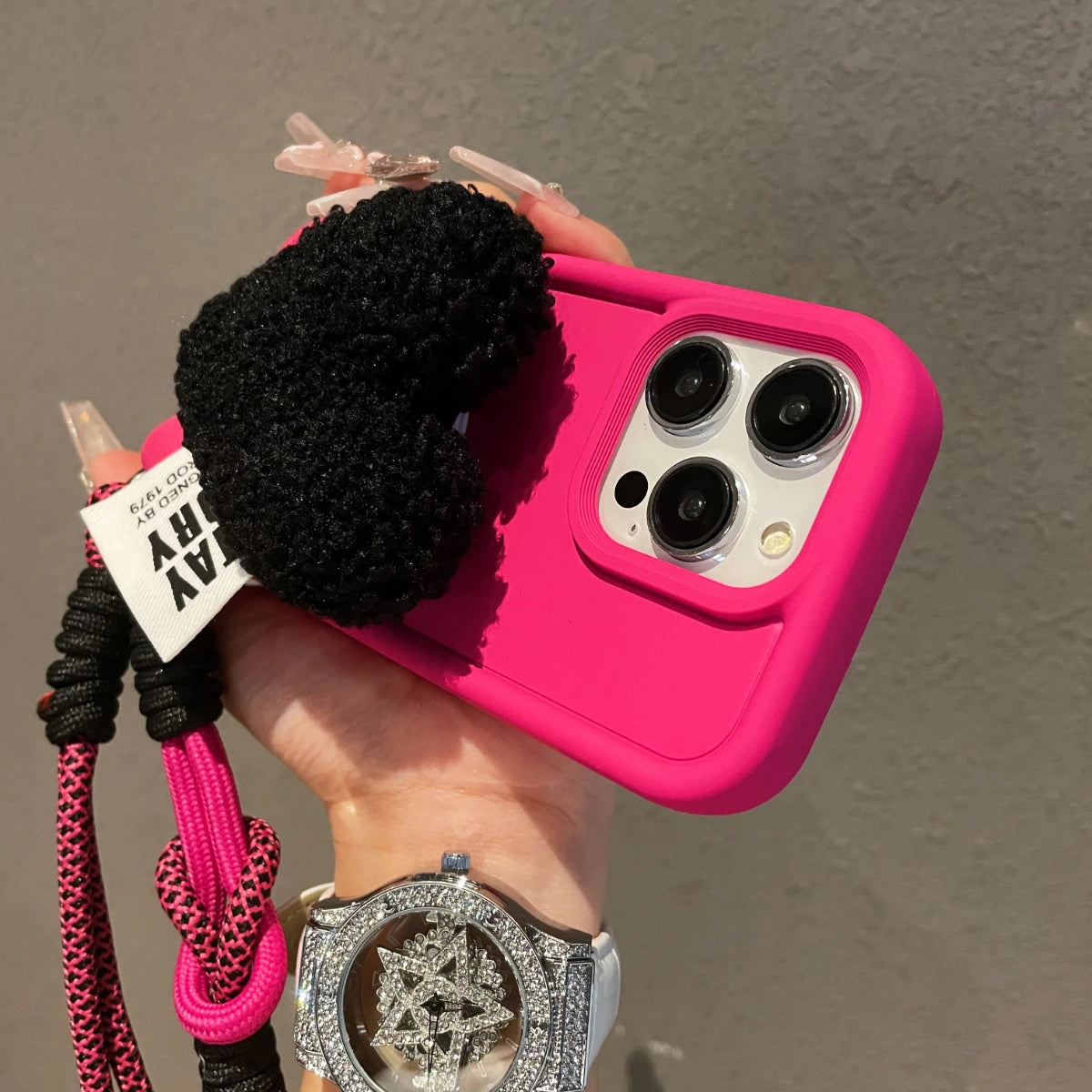 【もこもこハートチャーム】ショルダーストラップ付きスマホケース|iPhone対応 #250809