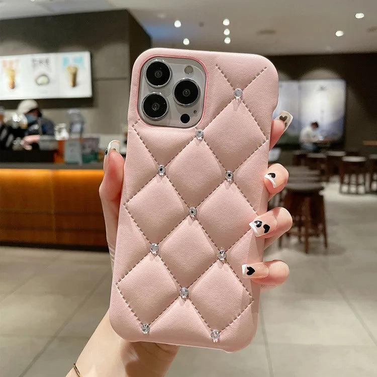 【キルティングシリーズ】スタッズ付き ダイヤステッチ 高級感レザー調 スマホケース|iPhone対応 #251110