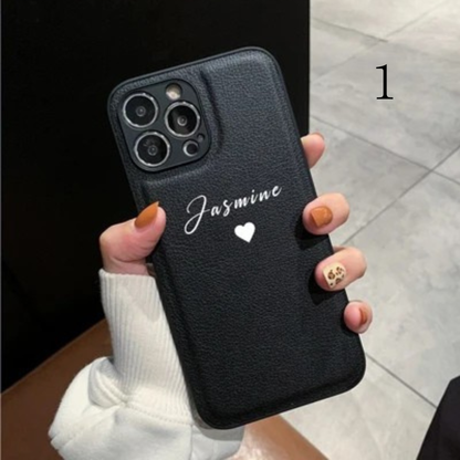 【カスタムシリーズ】ハート付き 名入れOK レザー調 スマホケース｜iPhone対応 #250323