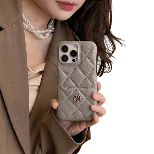 【キルティングローズポケット】レザーバッグ風×ローズボタン スマホケース｜iPhone対応 #250331