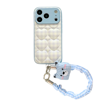 【ハートキルティングチェック】ギンガムハート×パステルブルー くまちゃんチャーム スマホケース｜iPhone対応 #250329