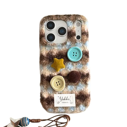 【ボタンニットチェック】レトロボタン × もこもこファー スマホケース｜iPhone対応 #250121