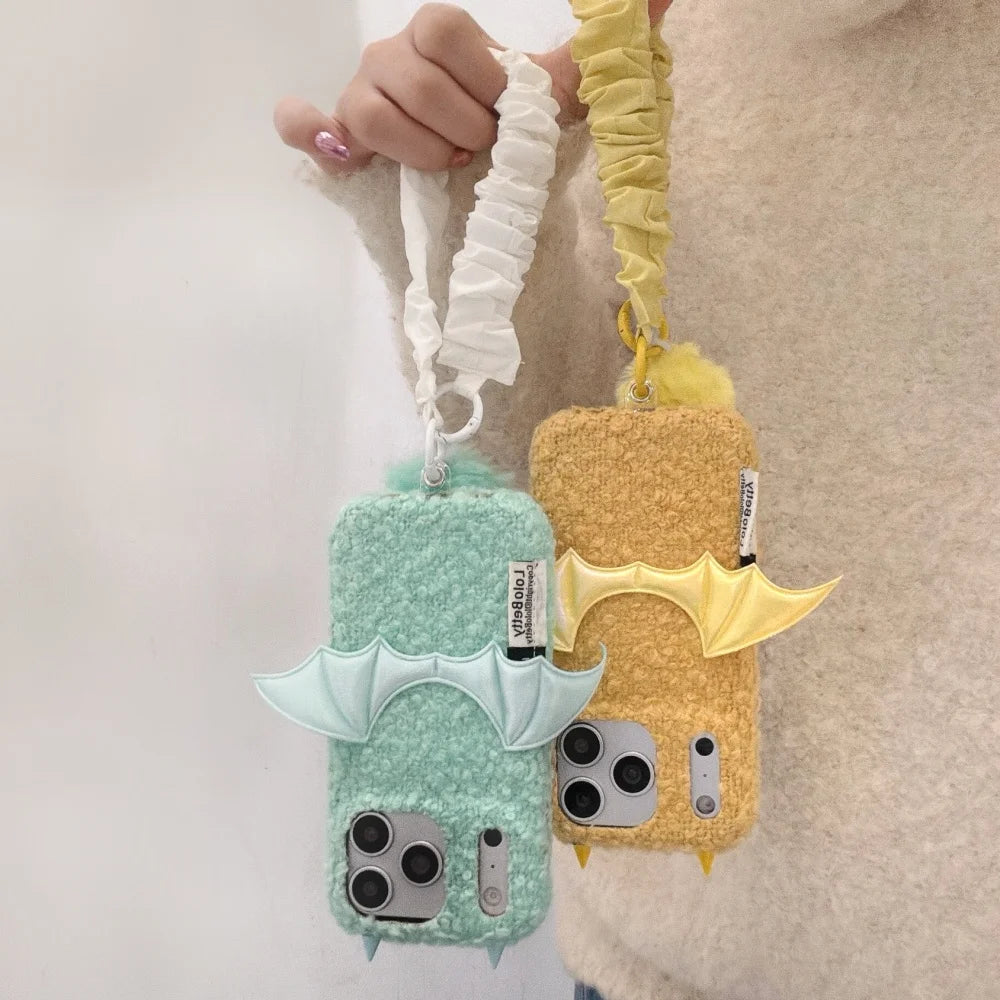 【デビルウイング】ふわもこ悪魔くん × 立体バットウイング スマホケース｜iPhone対応 #240825