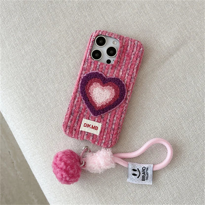 【ハートニットポンポン】もこもこ カラフルハート×ふわふわチャーム Y2K スマホケース｜iPhone対応 #250105