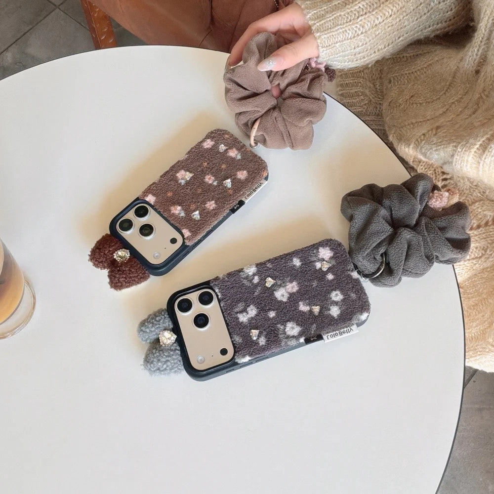 フラワー iPhoneケース｜花柄 ボア素材・シュシュチャーム付き #240531